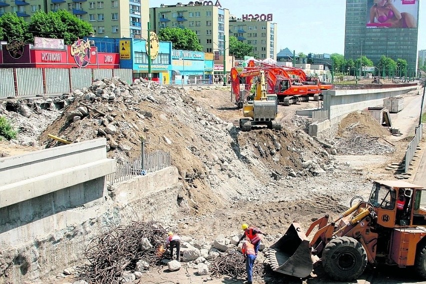 Kilka lat temu przebudowano Chorzowską. Pawilony są...