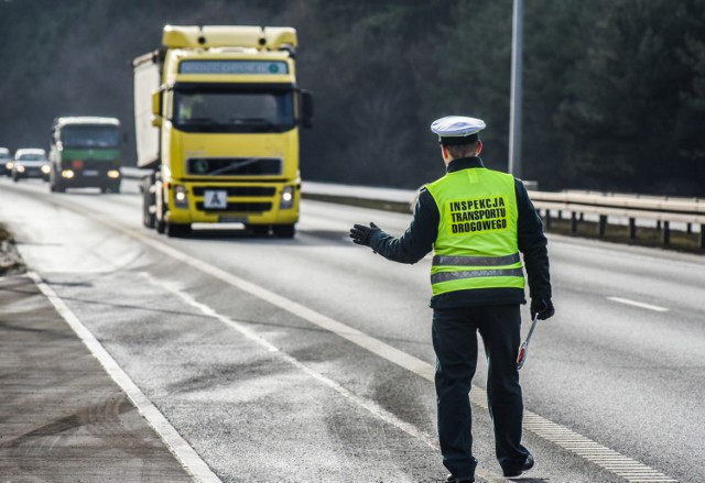 W nocy na Armii Krajowej zderzyły się dwa samochody ciężarowe.