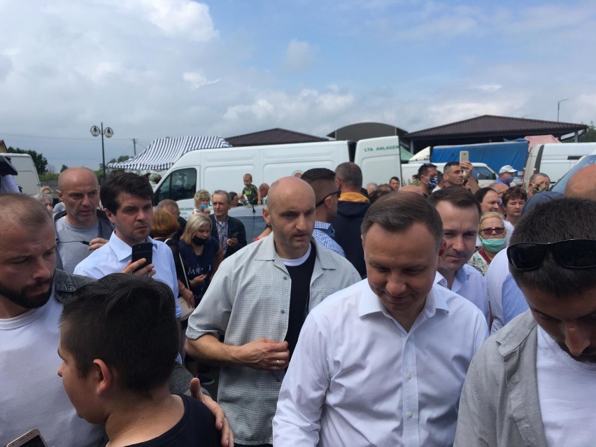 Prezydent Andrzej Duda na targowisku w Pińczowie. Tłumy ludzi i okrzyki [WIDEO, ZDJĘCIA]