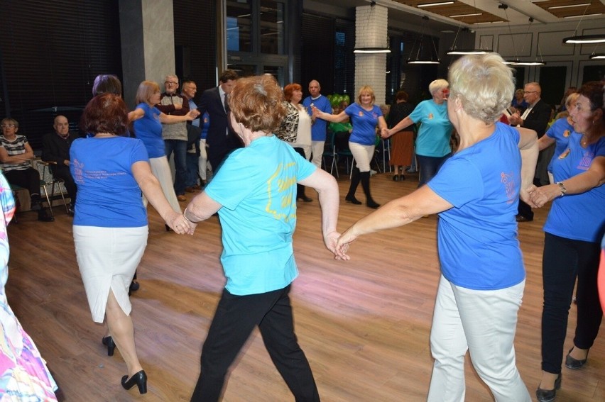 Potańcówka seniorów w Stalowej Woli na zakończenie Dni Seniora. Zobacz zdjęcia