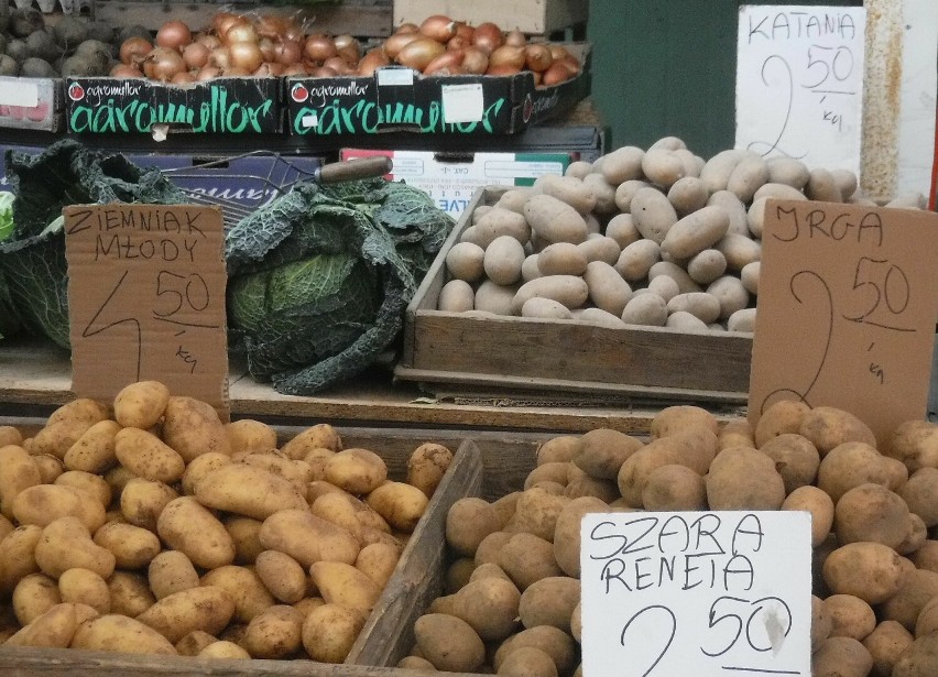 Młode ziemniaki kosztowały 4,50 a stare 2,50 za kilogram