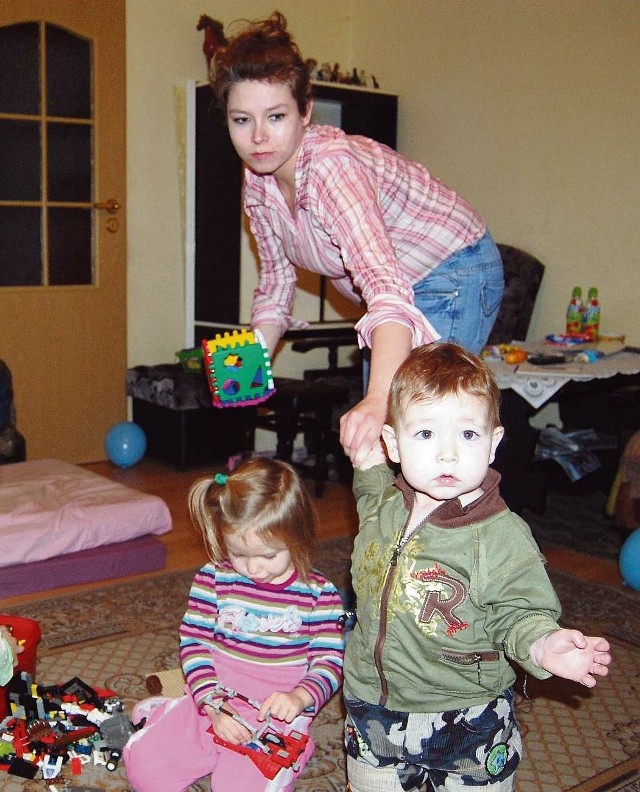 Pani Agnieszka, z dziećmi Gracjanem i Wiktorią, z utęsknieniem czekają na własne "M"