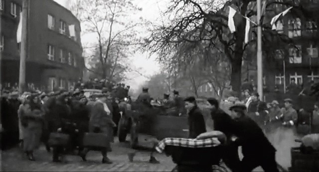 Skręt z ul. Kościuszki w Poniatowskiego z "Krzyża walecznych" (1958 r.).