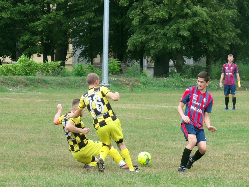 Promyk Urzejowice (żółto-czarne stroje) mocno postraszył...