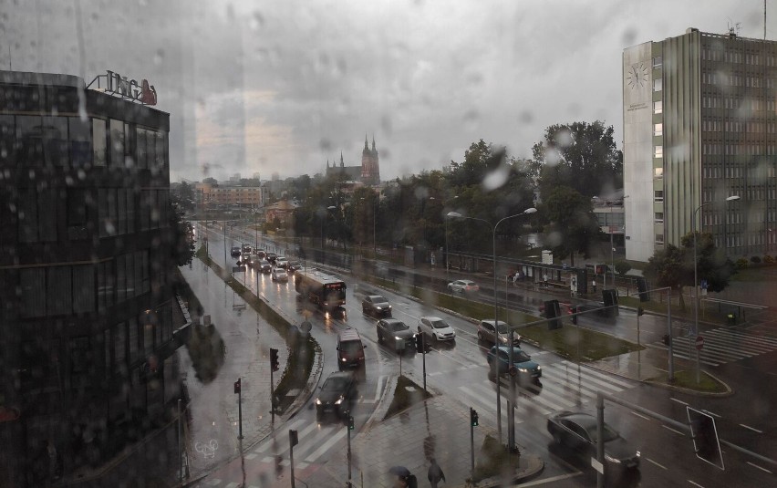 Burza z ulewnym deszczem przeszła przez Kielce w piątek, 28...