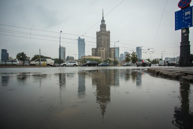 Ulewy w Warszawie. Całe miasto zalane [ZDJĘCIA]