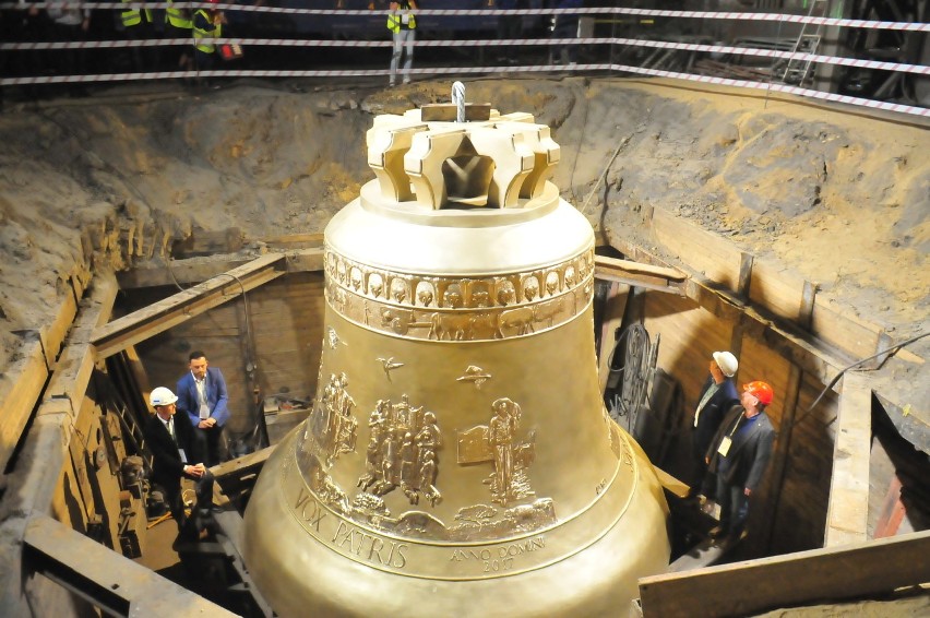 Największy kołysany dzwon na świecie już w Krakowie!