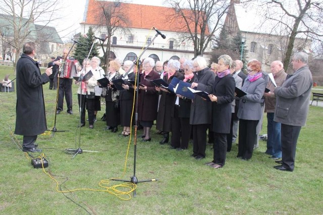 Wieluński Chór Nauczycielski uświetnia swoimi występami rozmaite uroczystości