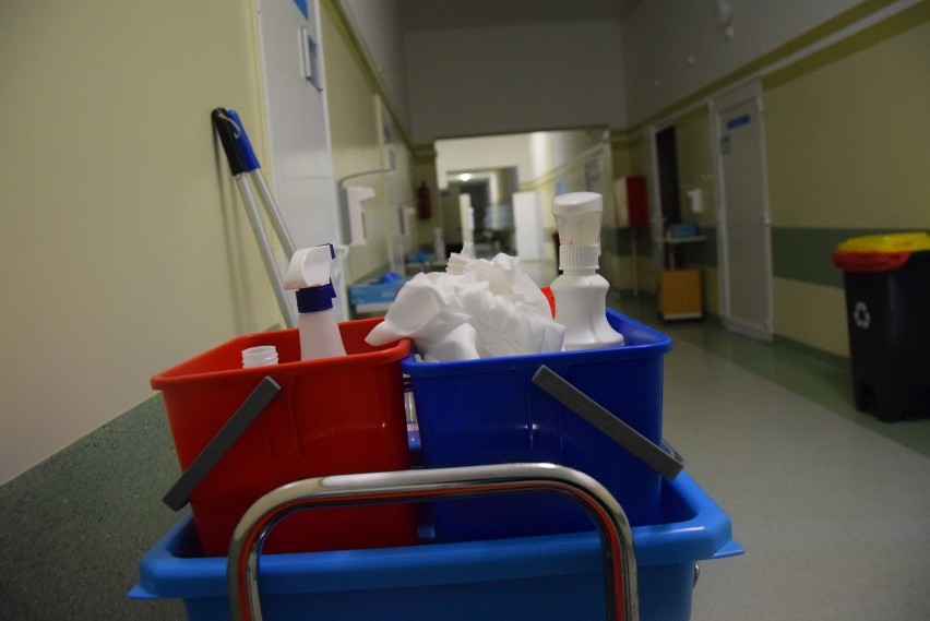 55-letni pacjent zmarł w szpitalu przy ul. Walczaka.
