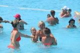 Otwarte baseny i kąpieliska w Sosnowcu. Gdzie w mieście można spędzić czas nad wodą? Tłumy na pływalni letniej w Sielcu