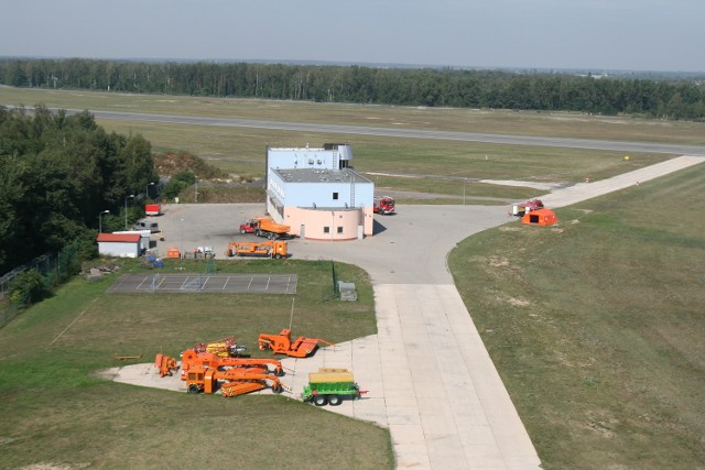 Panorama z wieży kontrolnej lotniska w Łodzi.