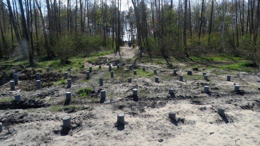 Promenada w Trzebieży rośnie w oczach, ale zalewa ją woda