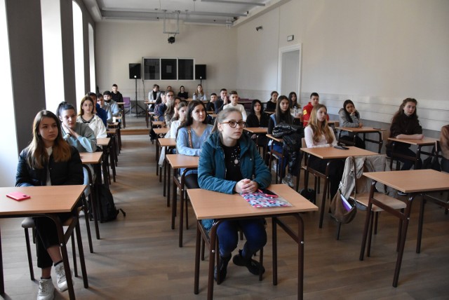 Uczniowie z Ukrainy zasiedli już w szkolnych ławkach. Choć byli zestresowani, to podkreślali, że są bardzo wdzięczni za okazaną pomoc i wsparcie