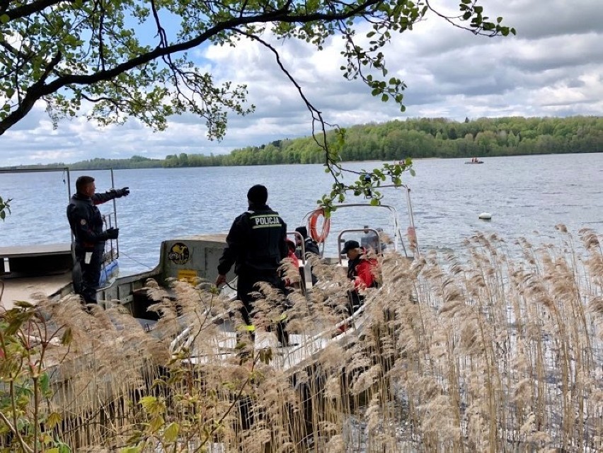 Z jeziora Hańcza wyłowiono ciało nurka. Policja i prokuratura ustalają przyczyny tragedii