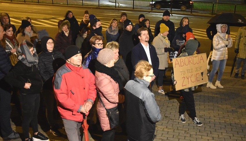 Malbork. "Ani jednej więcej" - protest po śmierci 30-letniej Izabeli z Pszczyny