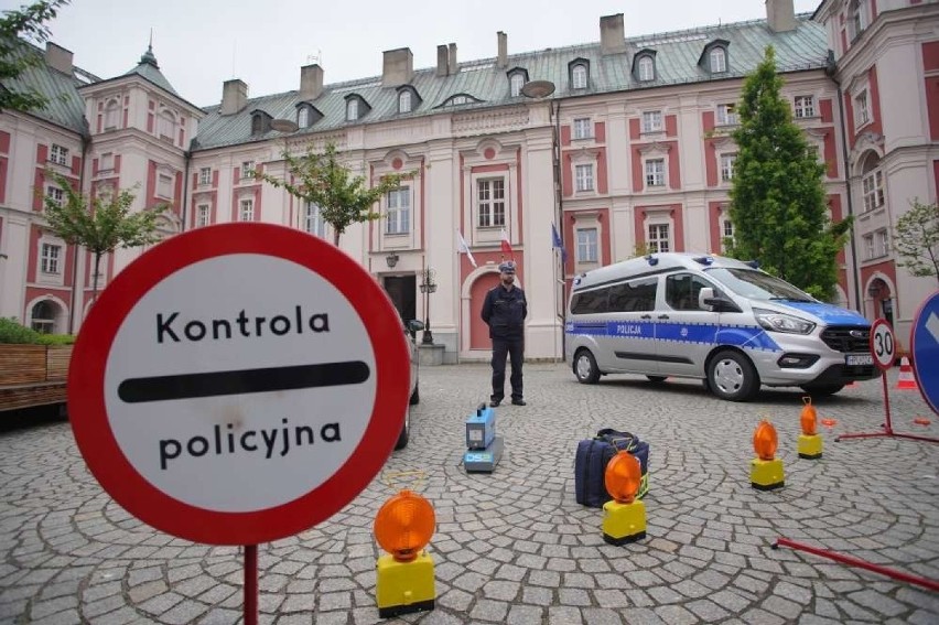 Poznań: Miasto i policja kupiły drogówce radiowóz do pomiaru emisji spalin. Kierowcy kopcących samochodów będą częściej kontrolowani
