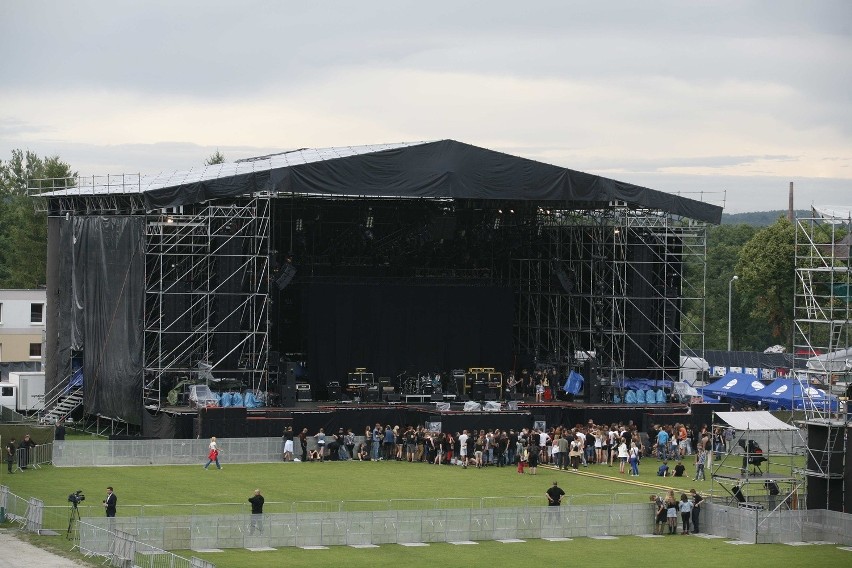 Guns N Roses w Rybniku: Fani wchodzą już na stadion. A my byliśmy za sceną [ZDJĘCIA, FILM]
