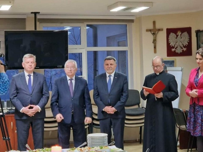 Parlamentarzyści Prawa i Sprawiedliwości spotkali się w Ostrowcu. Spotkanie poprzedziła msza święta