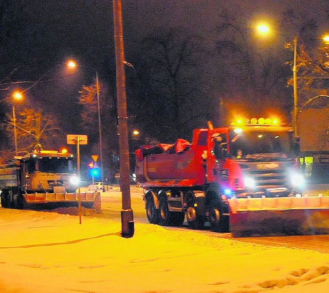 Ekipy odśnieżające miasto dyżurują całą dobę