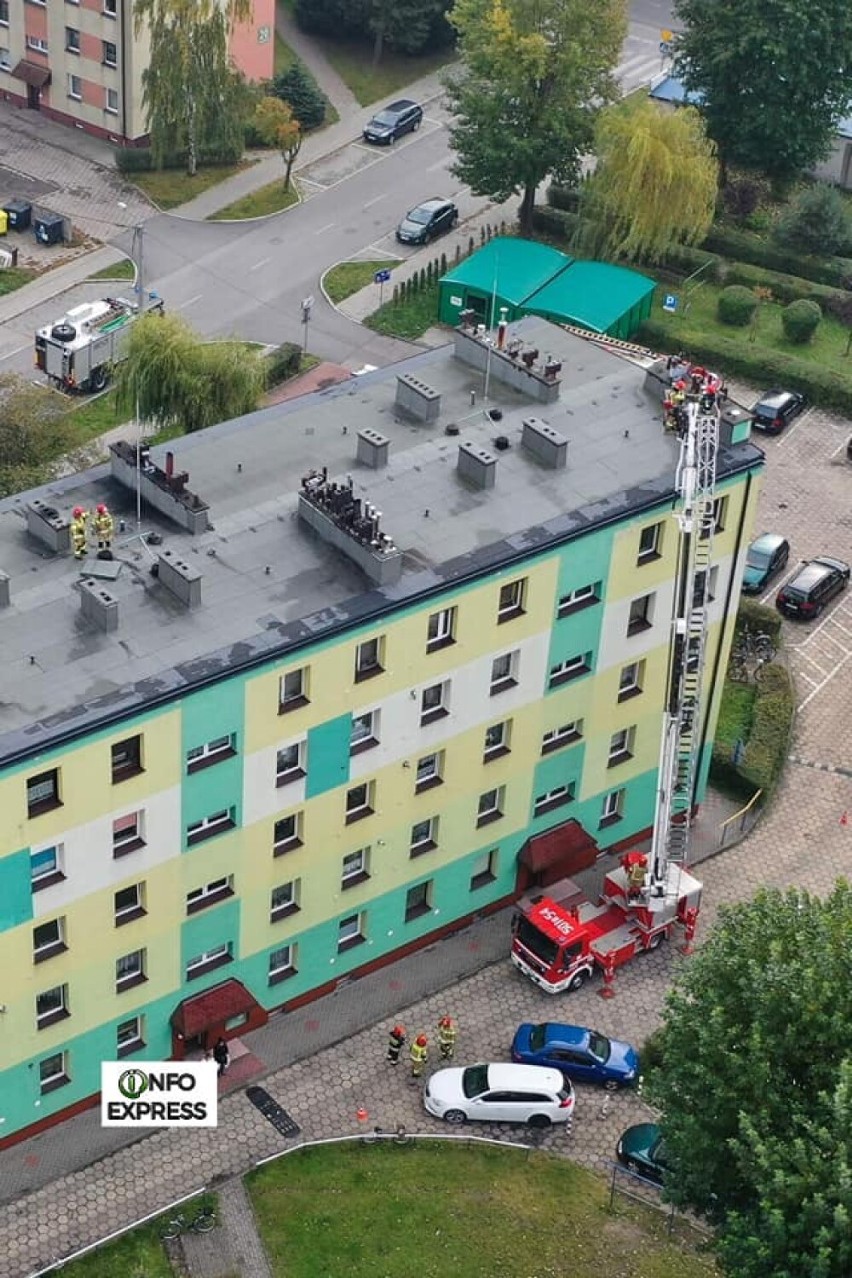 Strażacy interweniowali na dachu bloku w Lublińcu