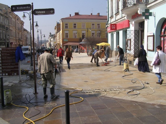 Kiedy wreszcie na ulicy Krakowskiej zapanuje spokój? Na pewno jeszcze nie dzisiaj, bo cały czas trwa walka z usterkami