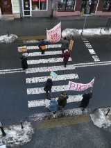 Protest pod Urzędem Miasta w Chełmie w obronie szkoły