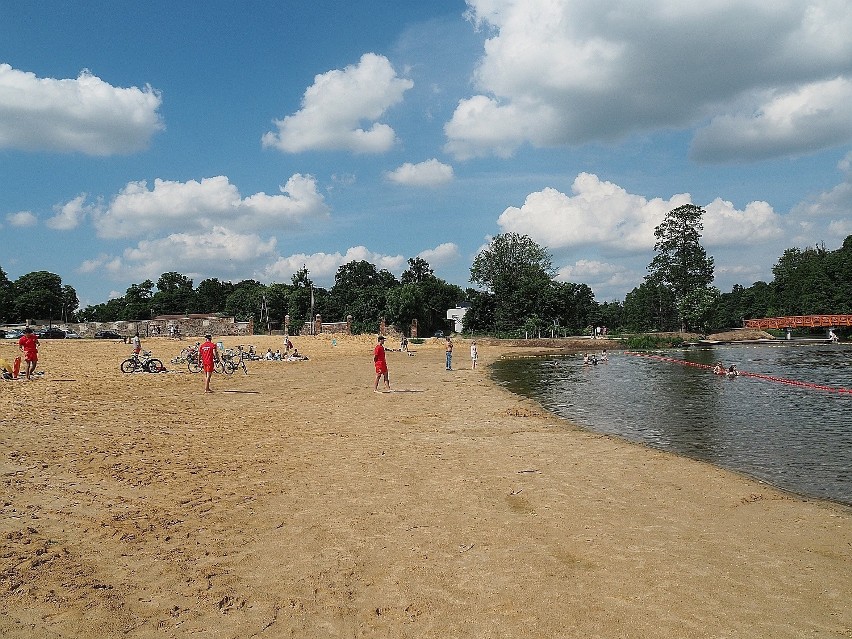 Ponad 200 tys. ludzi wykąpało się przez wakacje w zrewitalizowanym zalewie w Lisowicach