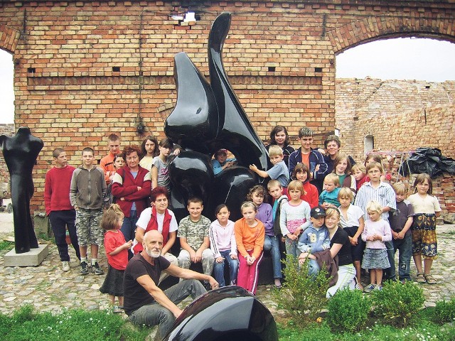 W imprezie inaugurującej działalność Fundacji Muzeum Sztuki Współczesnej i Parku Rzeźb wzięło udział 75 dzieci