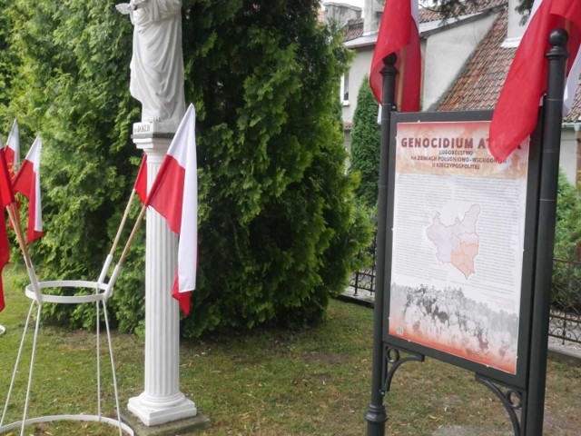 Tablica pamiątkowa stoi już np. w Zielonce Pasłęckiej. Podobna powinna pojawić się w Malborku.