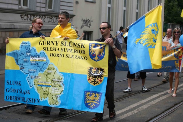 RAŚ co roku organizuje marsz dla przypomnienia autonomii jaką cieszyło się  województwo śląskie przed wojną