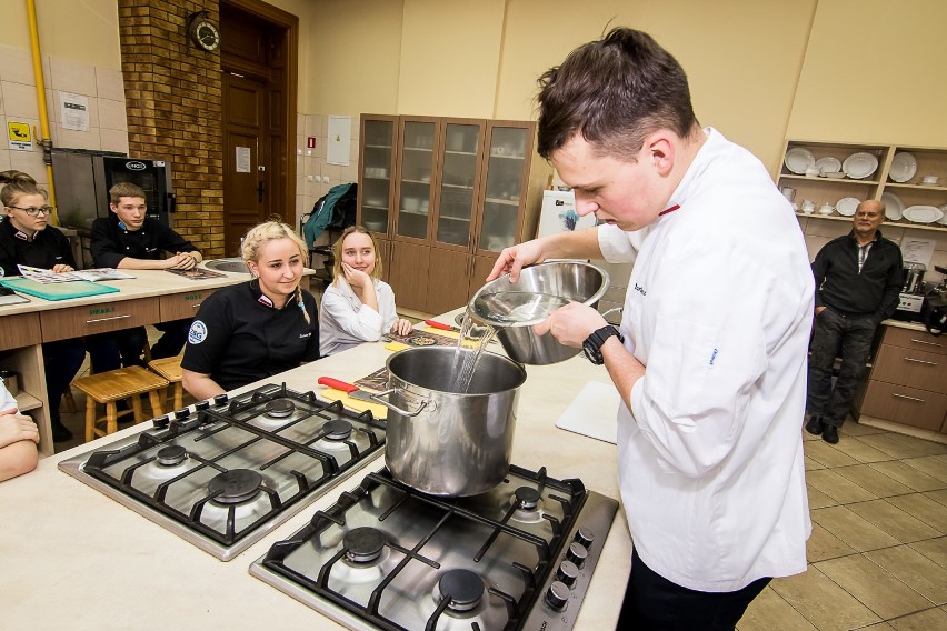 Uczniowie gastronomika uczyli się od mistrza. Warsztaty...