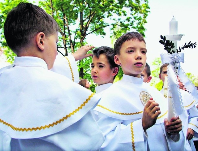 W parafii Matki Bożej Częstochowskiej we Wrocławiu nie ma komunijnej rewii mody, bo są jednakowe tuniki