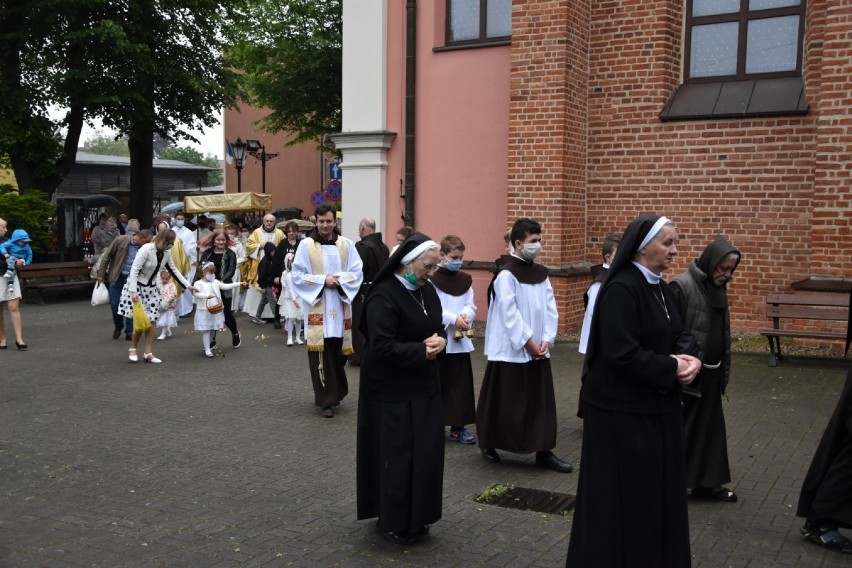 Boże Ciało 2020 w Wejherowie. Wierni uczestniczyli w procesji wokół Kościoła Św. Anny| ZDJĘCIA