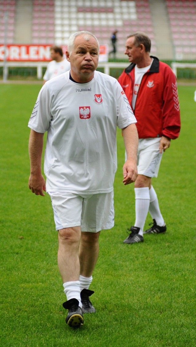 JAN KRZYSZTOF BIELECKI (PO): Nie ma sportu bez fanatycznego kibica. Stąd te konflikty z kibicami. Z nimi trzeba się ułożyć. Bez ich zacięcia i sportowej złości ani nie będzie kibicowania, ani dobrej gry. To nie jest łyżwiarstwo figurowe.