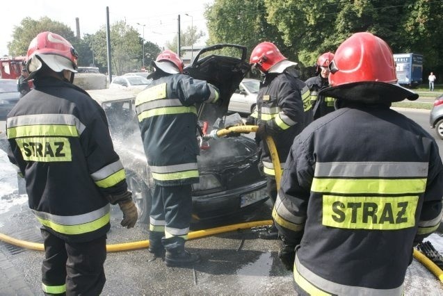 Kraków: pożar samochodu przy al. Powstania Warszawskiego [ZDJĘCIA, VIDEO]