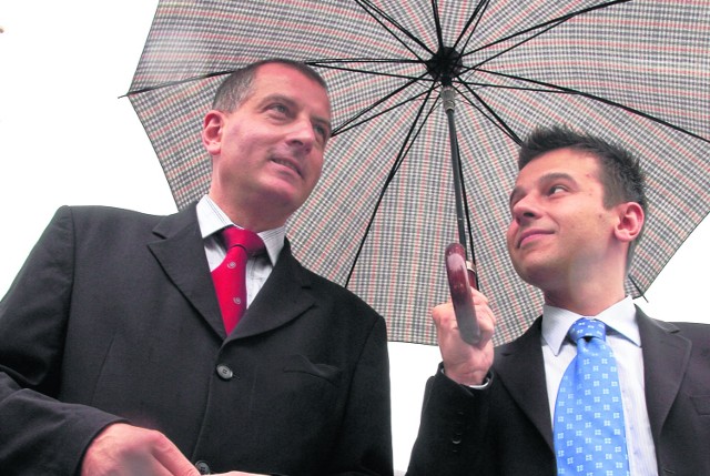 Rafał Dutkiewicz i Marcin Garcarz nie boją się podatku od deszczu - mają parasol
