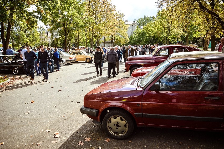 Jesienny zlot klasyków, czyli stare auta rządzą [ZDJĘCIA]