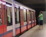 Warszawa: Kobieta wpadła pod pociąg metra