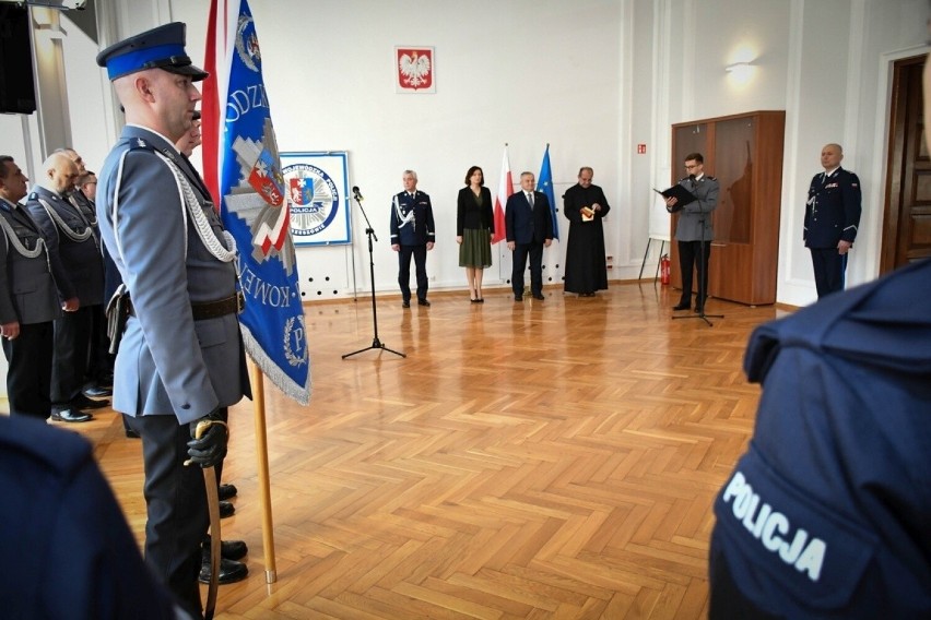 35 nowo przyjętych policjantów złożyło w Komendzie Wojewódzkiej Policji w Rzeszowie ślubowanie [ZDJĘCIA]