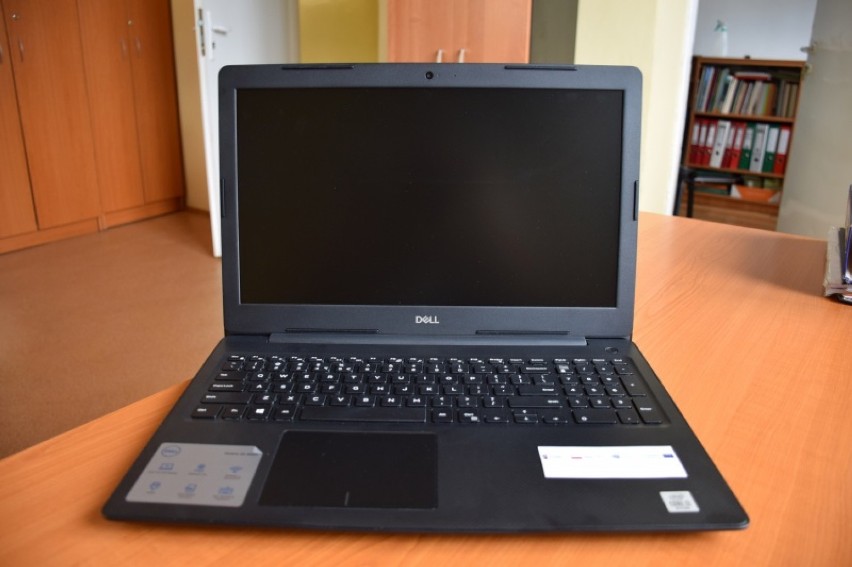 Gmina Łask kupiła 42 laptopy dla szkół
