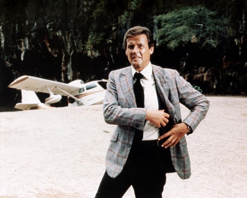 Roger Moore (1973 - 1985), 7 filmów