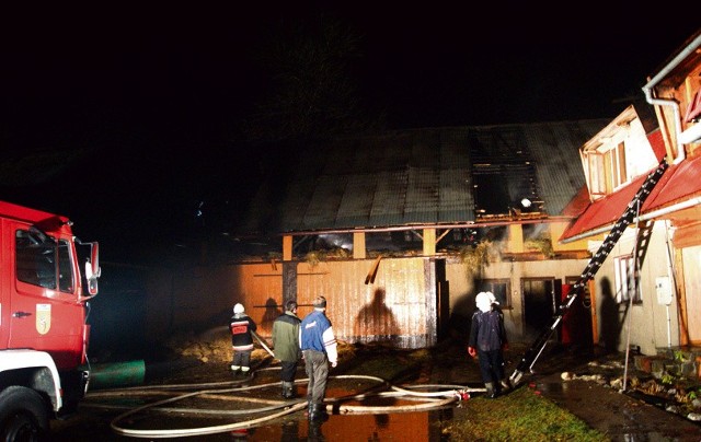 W niedzielę strażacy walczyli w Chochołowie z ogniem. Na szczęście zabytkowe domy nie spłonęły