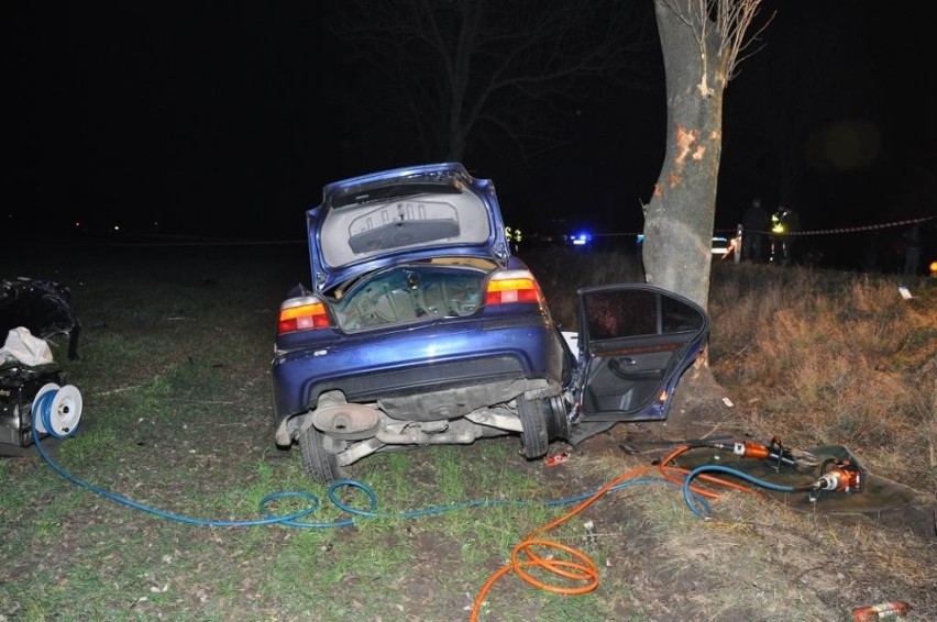 Tragiczny wypadek w Kłokocku w powiecie lipnowskim. Dwie młode osoby zginęły na miejscu [ZDJĘCIA]