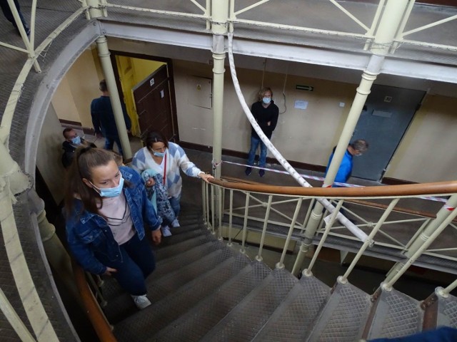 Zwiedzanie aresztu śledczego było wielką atrakcję tegorocznej Nocy Muzeów w Chełmnie