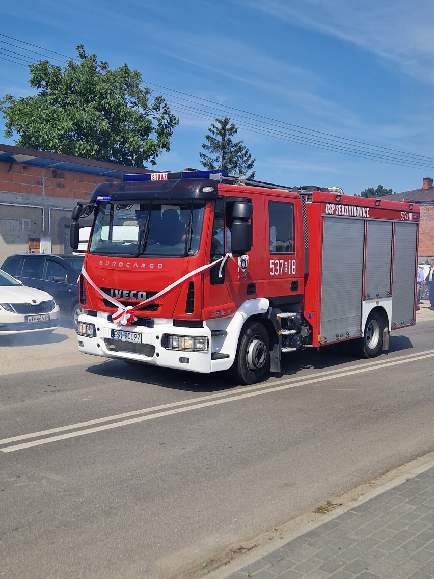 Strażacy w Sędzimirowicach mają wóz bojowy jak malowanie!