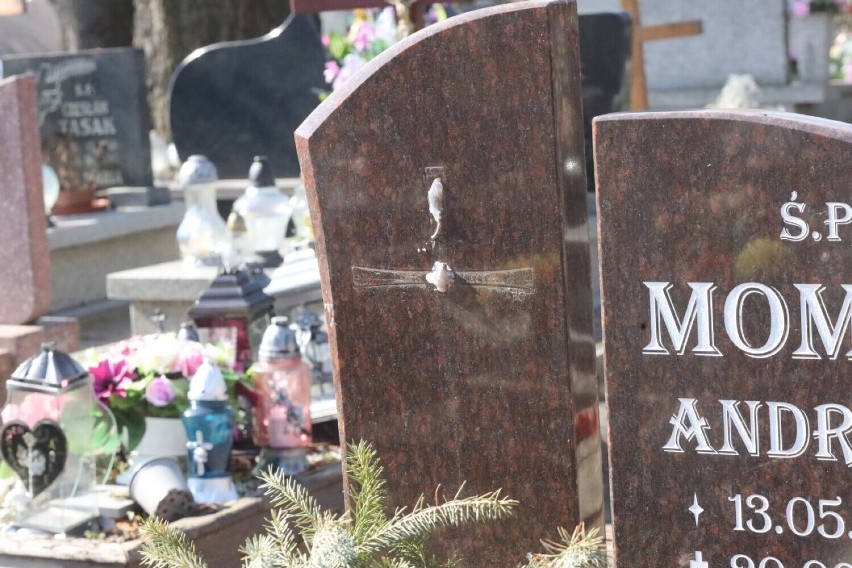 Policja zatrzymała złodzieja, który ukradł krzyże i figurki z nagrobków na cmentarzu w Legnicy