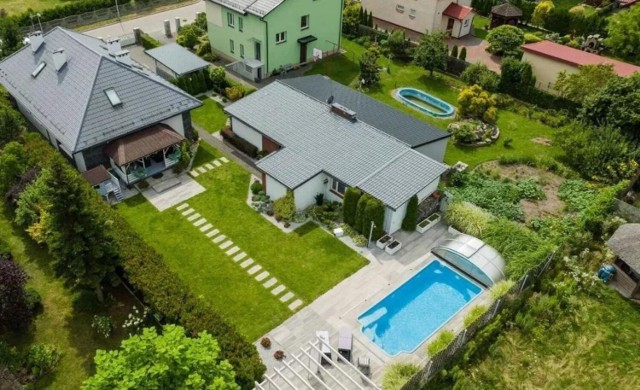 Zobacz na kolejnych slajdach jak mieszkają milionerzy w Radomiu. Te domy zostały wystawione na sprzedaż.