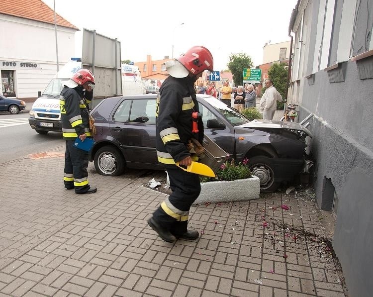 Brawura, nieuwaga, zbyt duża prędkość - przyczyny wypadków...