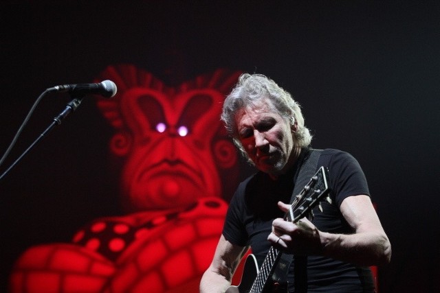 Roger Waters, gitara, artystyczna potęga muzyki.  Najważniejsze było widowisko, które wbije w fotel i przesłanie, które widz zabierze ze sobą