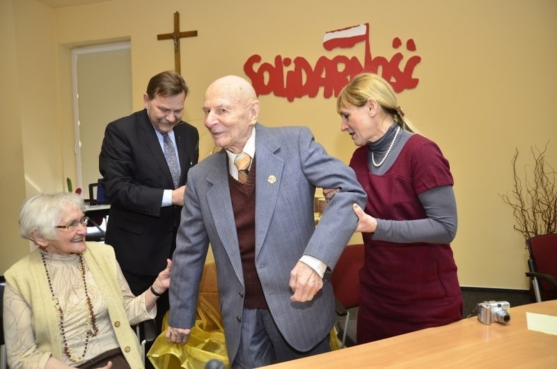 Poznań: 102. urodziny związkowca z &quot;Solidarności&quot; Józefa Boguckiego [ZDJĘCIA]